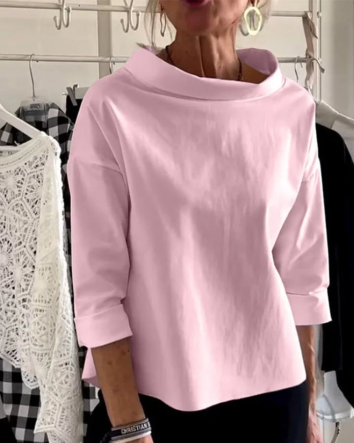 Miriam– Casual Top met Brede Revers en Halve Col voor een Stijlvolle Look