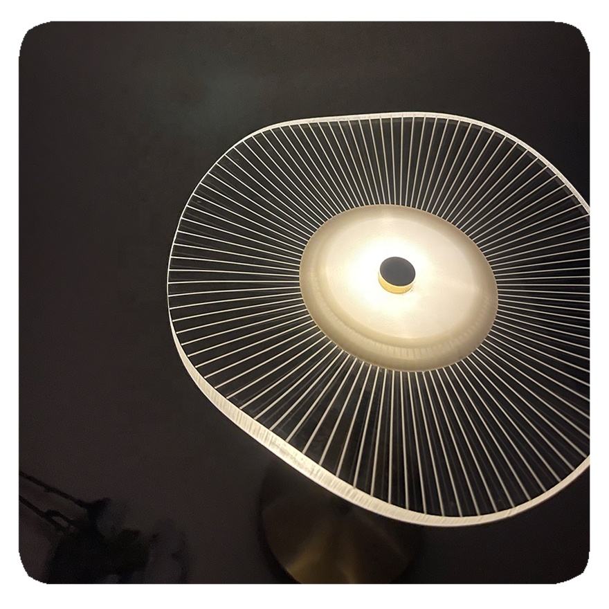 LumiGlow - Draadloze LED Tafellamp met Minimalistisch Design en Instelbare Helderheid