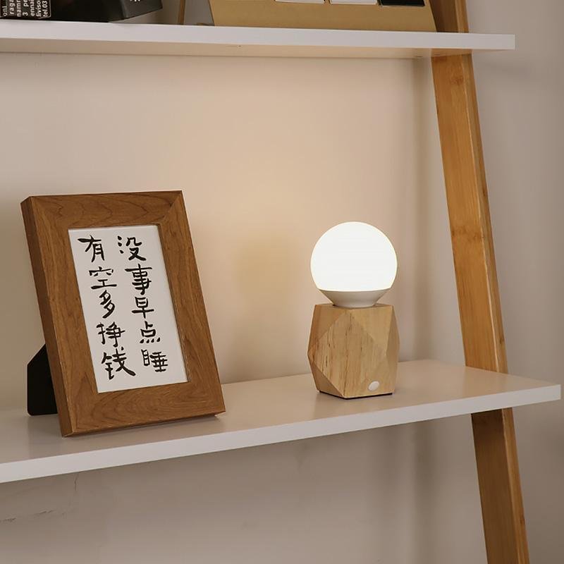 ScandiGlow – Scandinavische Tafellamp met Houten Basis, Touch & USB-Aansluiting