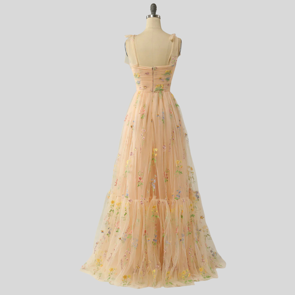 Elegante geborduurde tule baljurk