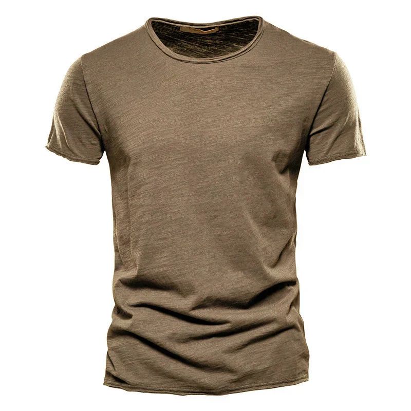 Comfort en Stijl in Eén T-shirt
Ervaar ultiem draagcomfort met dit ademende katoenen zomer T-shirt, ontworpen voor de moderne man die functionaliteit en stijl naadloos wil combineren. Perfect voor warme dagen, biedt dit T-shirt een frisse uitstraling zonder in te leveren op comfort.
Belangrijkste Kenmerken:
Ademend Katoen: Gemaakt van hoogwaardige, luchtige katoenstof die je koel houdt, zelfs op de warmste dagen.
Comfortabele Pasvorm: De zachte stof en de licht getailleerde snit zorgen voor een moeiteloos