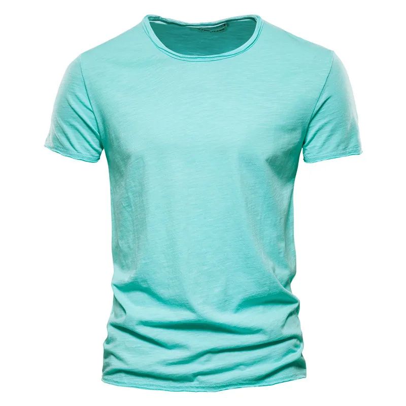 Comfort en Stijl in Eén T-shirt
Ervaar ultiem draagcomfort met dit ademende katoenen zomer T-shirt, ontworpen voor de moderne man die functionaliteit en stijl naadloos wil combineren. Perfect voor warme dagen, biedt dit T-shirt een frisse uitstraling zonder in te leveren op comfort.
Belangrijkste Kenmerken:
Ademend Katoen: Gemaakt van hoogwaardige, luchtige katoenstof die je koel houdt, zelfs op de warmste dagen.
Comfortabele Pasvorm: De zachte stof en de licht getailleerde snit zorgen voor een moeiteloos