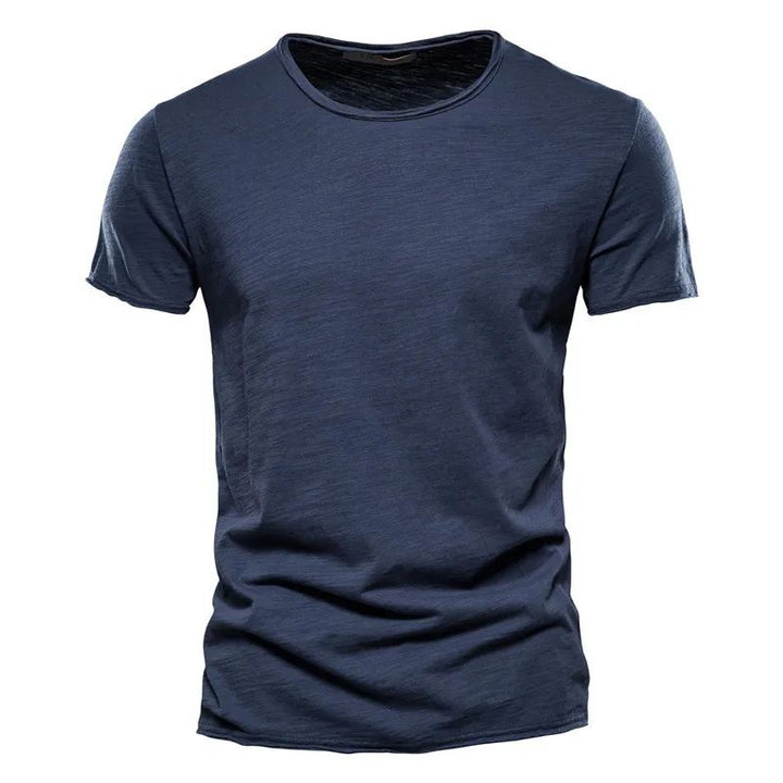Comfort en Stijl in Eén T-shirt
Ervaar ultiem draagcomfort met dit ademende katoenen zomer T-shirt, ontworpen voor de moderne man die functionaliteit en stijl naadloos wil combineren. Perfect voor warme dagen, biedt dit T-shirt een frisse uitstraling zonder in te leveren op comfort.
Belangrijkste Kenmerken:
Ademend Katoen: Gemaakt van hoogwaardige, luchtige katoenstof die je koel houdt, zelfs op de warmste dagen.
Comfortabele Pasvorm: De zachte stof en de licht getailleerde snit zorgen voor een moeiteloos