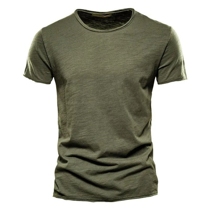 Comfort en Stijl in Eén T-shirt
Ervaar ultiem draagcomfort met dit ademende katoenen zomer T-shirt, ontworpen voor de moderne man die functionaliteit en stijl naadloos wil combineren. Perfect voor warme dagen, biedt dit T-shirt een frisse uitstraling zonder in te leveren op comfort.
Belangrijkste Kenmerken:
Ademend Katoen: Gemaakt van hoogwaardige, luchtige katoenstof die je koel houdt, zelfs op de warmste dagen.
Comfortabele Pasvorm: De zachte stof en de licht getailleerde snit zorgen voor een moeiteloos
