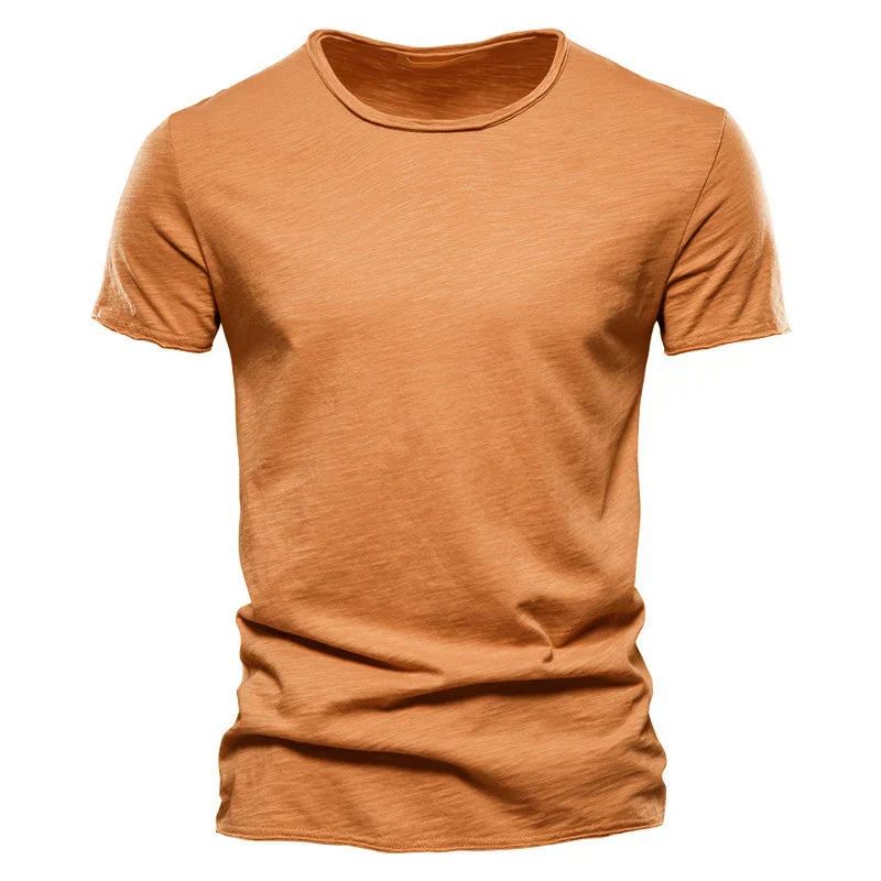 Comfort en Stijl in Eén T-shirt
Ervaar ultiem draagcomfort met dit ademende katoenen zomer T-shirt, ontworpen voor de moderne man die functionaliteit en stijl naadloos wil combineren. Perfect voor warme dagen, biedt dit T-shirt een frisse uitstraling zonder in te leveren op comfort.
Belangrijkste Kenmerken:
Ademend Katoen: Gemaakt van hoogwaardige, luchtige katoenstof die je koel houdt, zelfs op de warmste dagen.
Comfortabele Pasvorm: De zachte stof en de licht getailleerde snit zorgen voor een moeiteloos