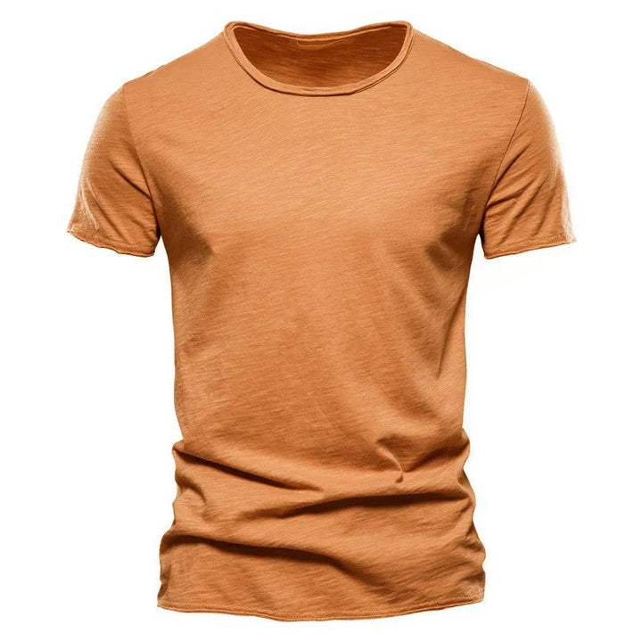 Comfort en Stijl in Eén T-shirt
Ervaar ultiem draagcomfort met dit ademende katoenen zomer T-shirt, ontworpen voor de moderne man die functionaliteit en stijl naadloos wil combineren. Perfect voor warme dagen, biedt dit T-shirt een frisse uitstraling zonder in te leveren op comfort.
Belangrijkste Kenmerken:
Ademend Katoen: Gemaakt van hoogwaardige, luchtige katoenstof die je koel houdt, zelfs op de warmste dagen.
Comfortabele Pasvorm: De zachte stof en de licht getailleerde snit zorgen voor een moeiteloos