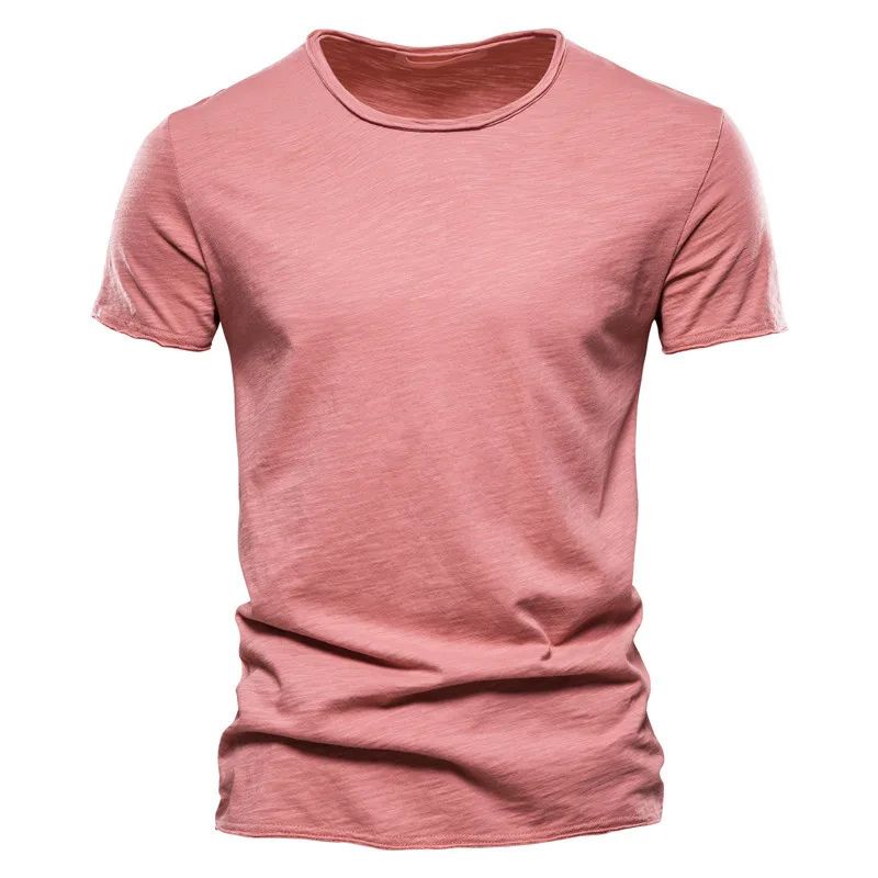 Comfort en Stijl in Eén T-shirt
Ervaar ultiem draagcomfort met dit ademende katoenen zomer T-shirt, ontworpen voor de moderne man die functionaliteit en stijl naadloos wil combineren. Perfect voor warme dagen, biedt dit T-shirt een frisse uitstraling zonder in te leveren op comfort.
Belangrijkste Kenmerken:
Ademend Katoen: Gemaakt van hoogwaardige, luchtige katoenstof die je koel houdt, zelfs op de warmste dagen.
Comfortabele Pasvorm: De zachte stof en de licht getailleerde snit zorgen voor een moeiteloos