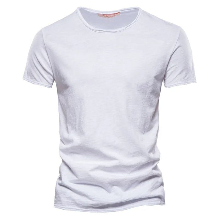 Comfort en Stijl in Eén T-shirt
Ervaar ultiem draagcomfort met dit ademende katoenen zomer T-shirt, ontworpen voor de moderne man die functionaliteit en stijl naadloos wil combineren. Perfect voor warme dagen, biedt dit T-shirt een frisse uitstraling zonder in te leveren op comfort.
Belangrijkste Kenmerken:
Ademend Katoen: Gemaakt van hoogwaardige, luchtige katoenstof die je koel houdt, zelfs op de warmste dagen.
Comfortabele Pasvorm: De zachte stof en de licht getailleerde snit zorgen voor een moeiteloos