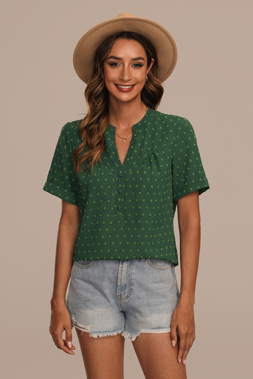 Milou – Stijlvol Damesshirt met V-Hals en Knoopdetails