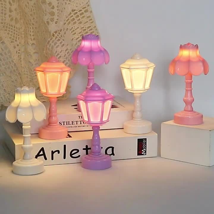 GlowLite - Compacte LED Tafellamp in Retro Straatlantaarn Design