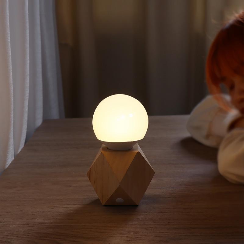 ScandiGlow – Scandinavische Tafellamp met Houten Basis, Touch & USB-Aansluiting