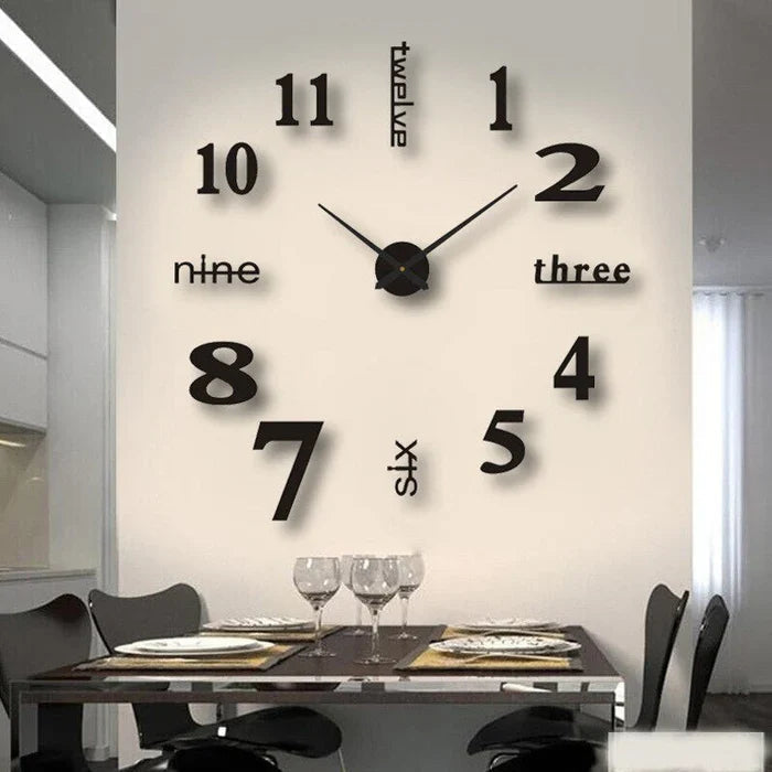 Decoratieve ronde wandklok voor een mooi interieur