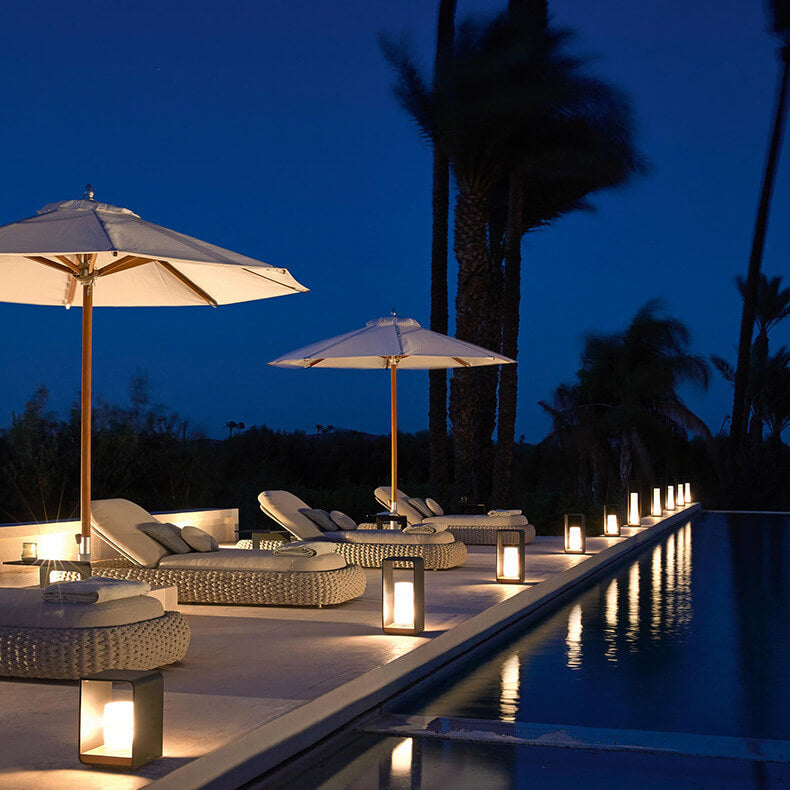 Moderne verlichting voor tuinpad en tuin