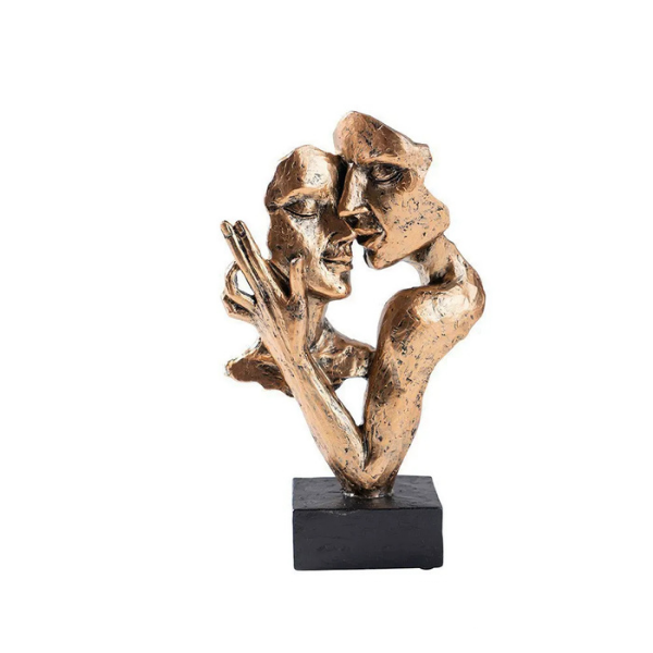 Abstracte kunstsculptuur, hedendaags beeld van een stel voor in huis
