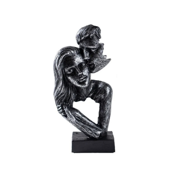 Abstracte kunstsculptuur, hedendaags beeld van een stel voor in huis