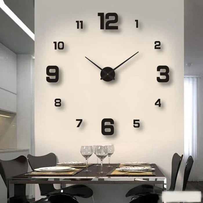 Decoratieve ronde wandklok voor een mooi interieur