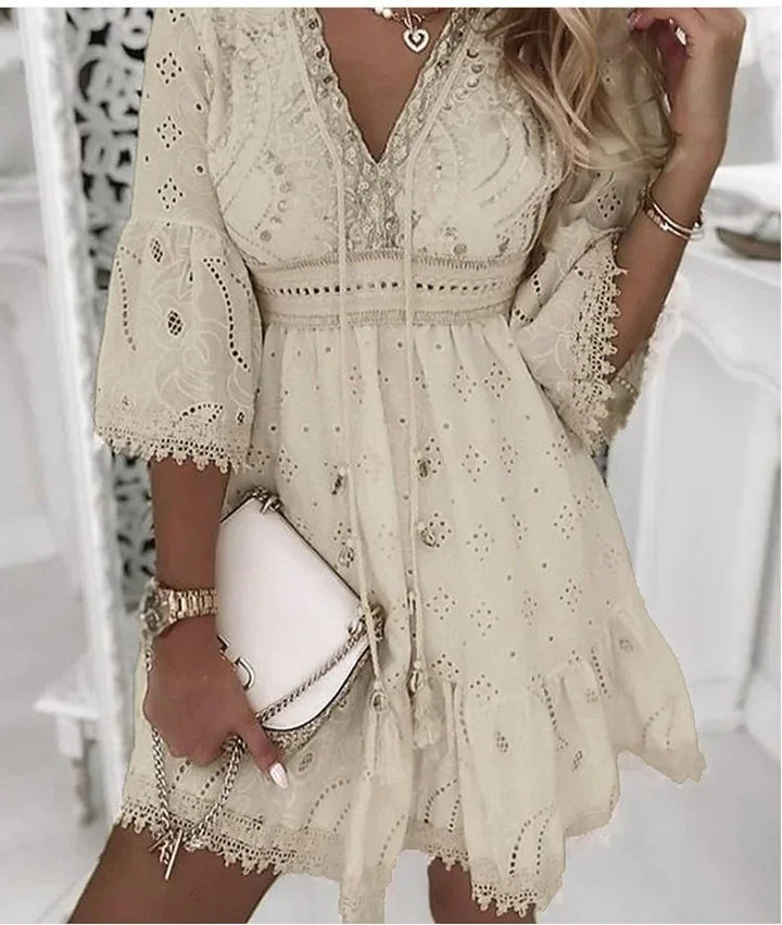 Naiara – Luchtige Boho Zomerjurk met Borduursel en Flare Mouwen