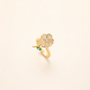 Elegante gouden ring met draaiende bladeren
