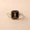 Elegante gouden ring met antieke zwarte parel
