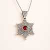 Elegante witgouden ketting met subtiele hangende steentjes