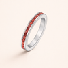 Eindeloze ring van wit goud met subtiele zirkonia details