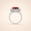 Elegante ring van wit goud met robijnaccent