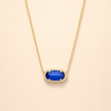 Elegante gouden ketting met ovale saffier
