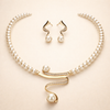 Eenvoudige gouden halsketting met delicate oorbellen set