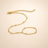 Elegante gouden armband met verfijnde details