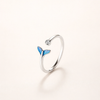 Zilveren ring met zirkonia en elegante golfvorm