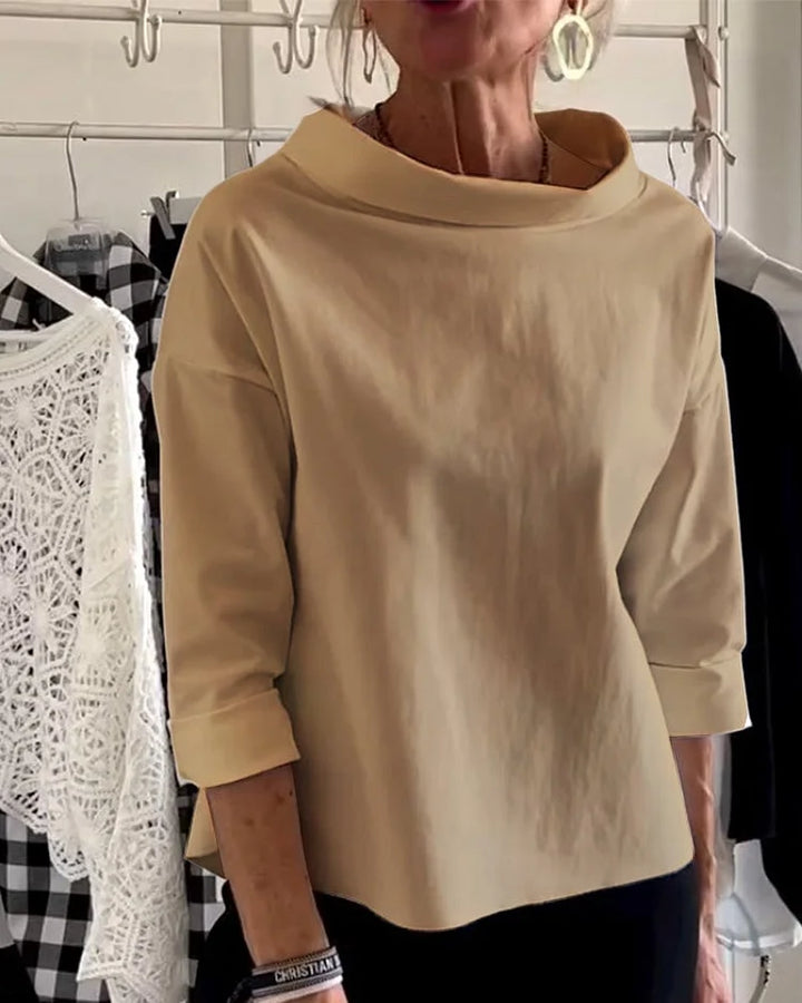 Miriam– Casual Top met Brede Revers en Halve Col voor een Stijlvolle Look