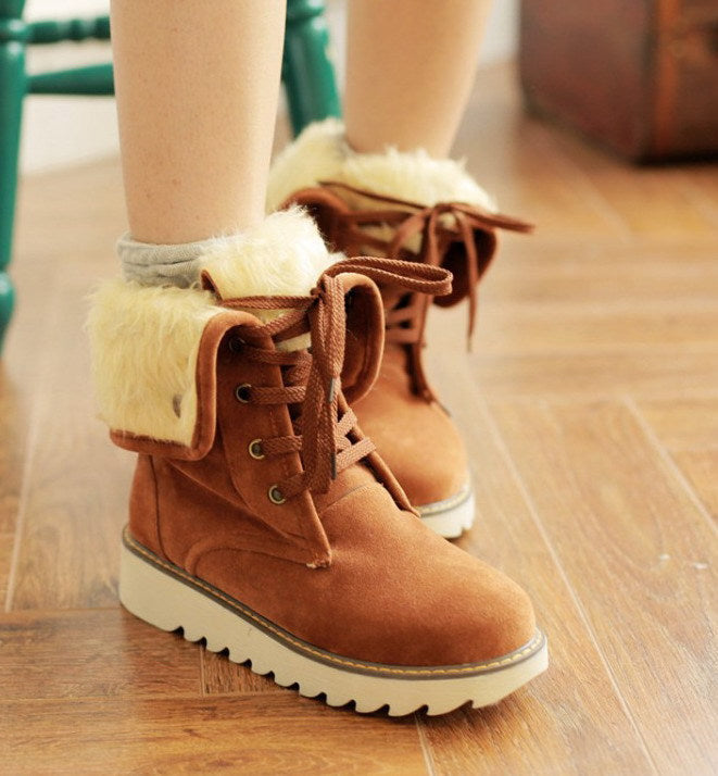 Lage snowboots met veters, warme voering en platte zool