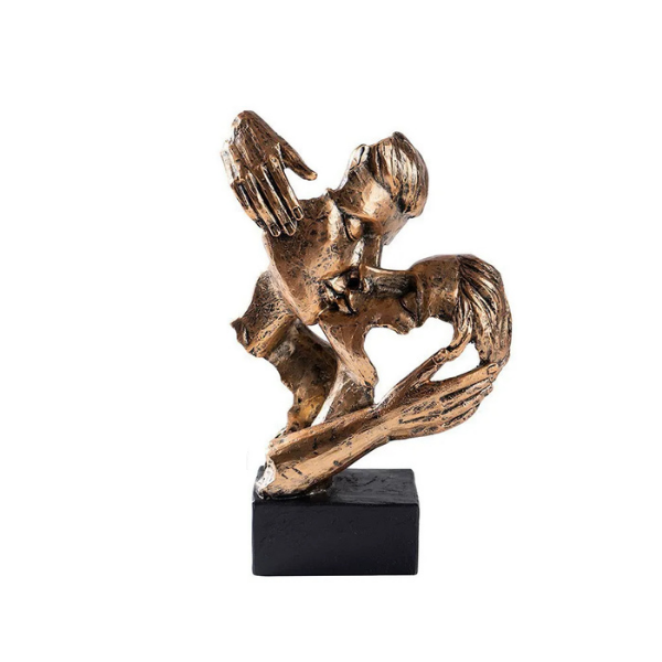 Abstracte kunstsculptuur, hedendaags beeld van een stel voor in huis