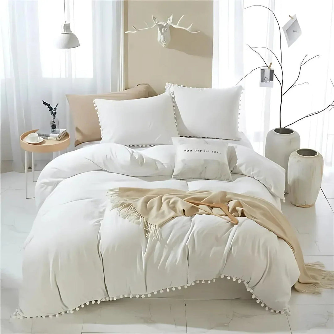 Decoratieve dekbedovertrekset Anna in pompomstijl