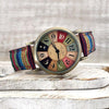 Horloge met meerkleurig regenboogpatroon en gevlochten band – Elyvra