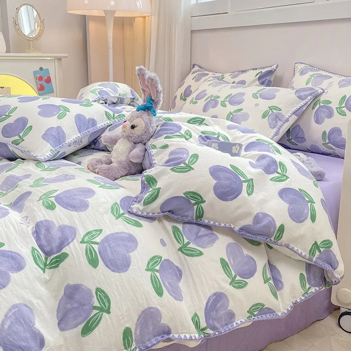 Dekbedovertrekset met bloemenprint, patroon met bloesem en bessen