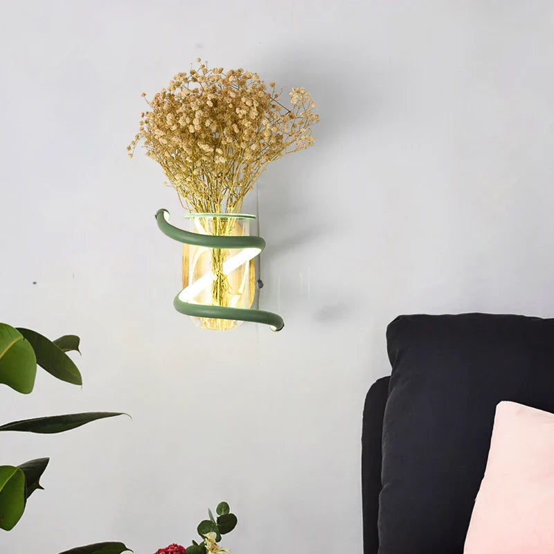LumiVase - Scandinavische Houten LED Wandlamp met Vaas voor Sfeervolle Decoratie