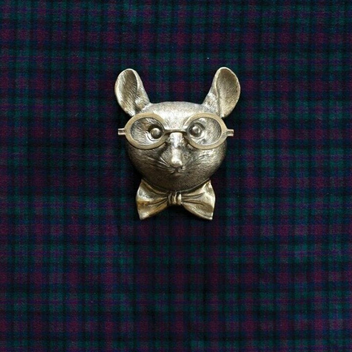 Decoratief hertenkopbeeld rustiek getextureerd gewei als wandstuk