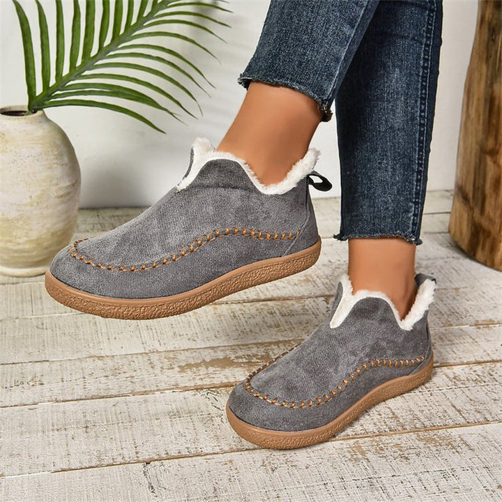 Gevoerde enkellaarsjes dames met V-uitsnede en platte zool