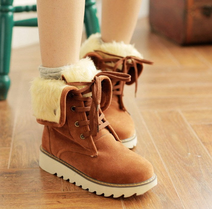 Lage snowboots met veters, warme voering en platte zool