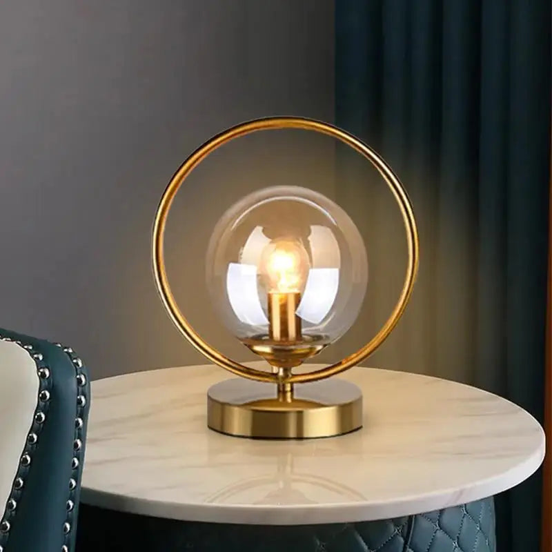 GlowLuxe - Moderne Glazen Tafellamp met Messing Accenten | Tijdloze Elegantie Voor Elk Interieur