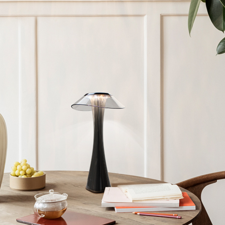 GlowLux - Dimbare LED Tafellamp Met USB-C Oplaadfunctie Voor Luxe Interieur