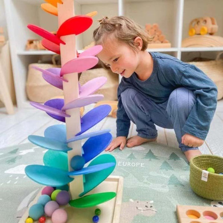 Interactieve regenboog-knikkertoren - Luca
