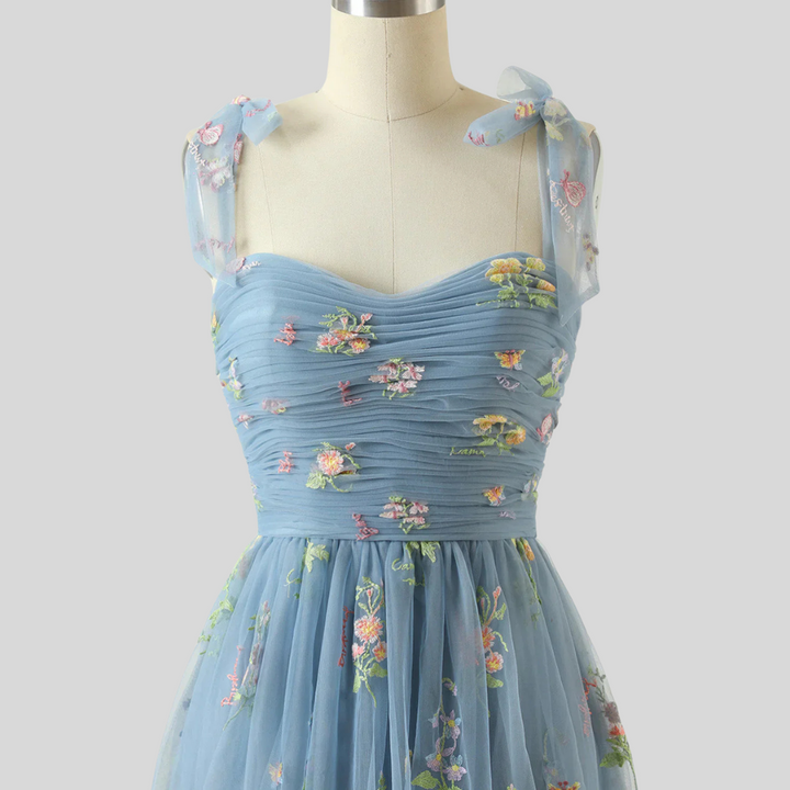 Elegante geborduurde tule baljurk