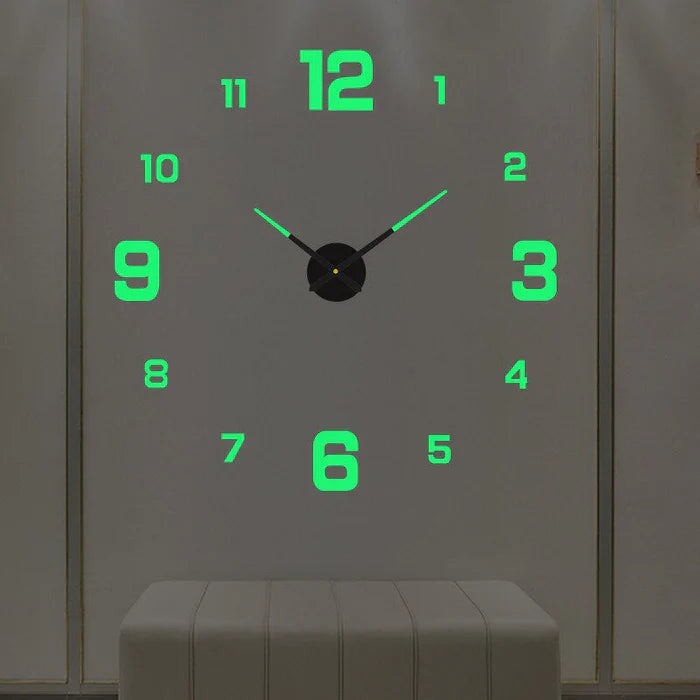 Decoratieve ronde wandklok voor een mooi interieur