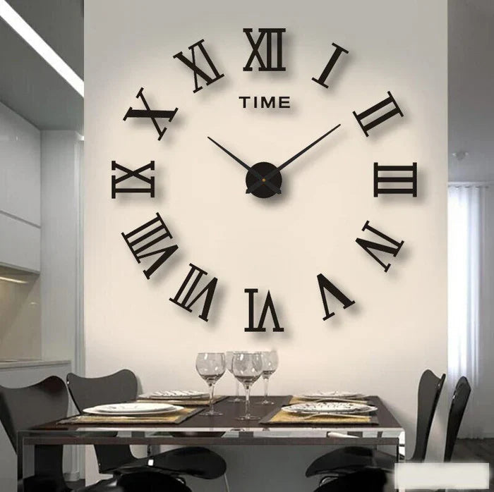 Decoratieve ronde wandklok voor een mooi interieur
