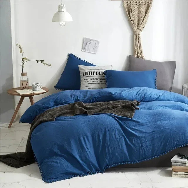 Decoratieve dekbedovertrekset Anna in pompomstijl