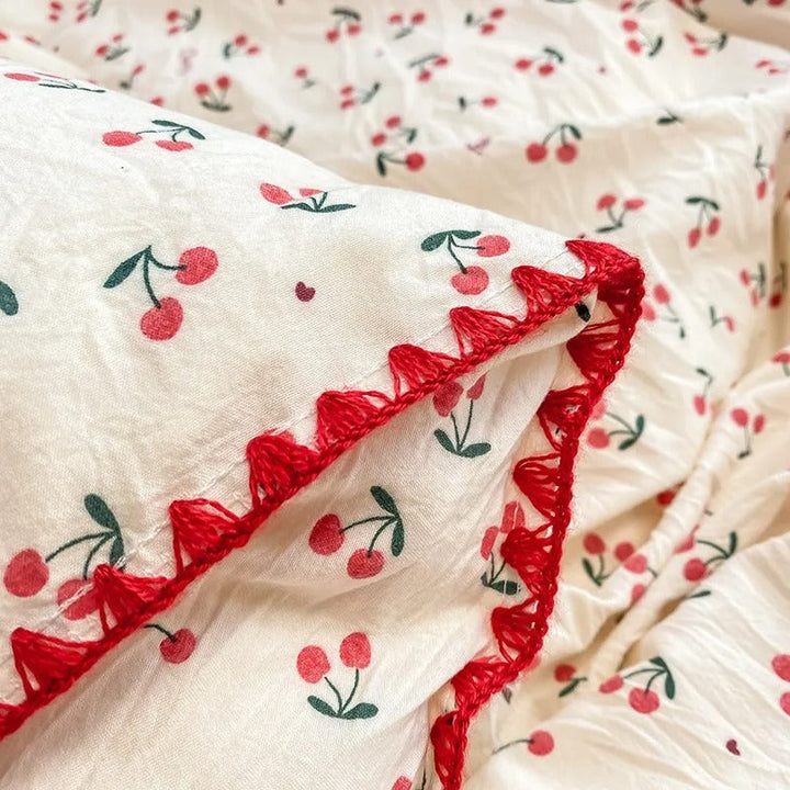 Dekbedovertrekset met bloemenprint, patroon met bloesem en bessen