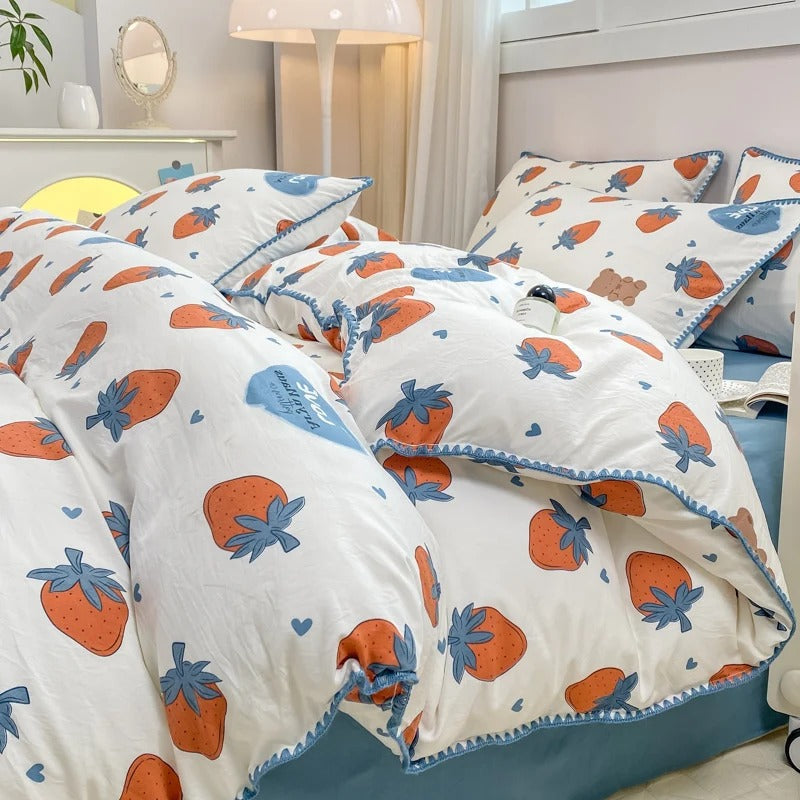Dekbedovertrekset met bloemenprint, patroon met bloesem en bessen