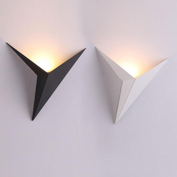 Luxe wandlampen met strak driehoekig ontwerp
